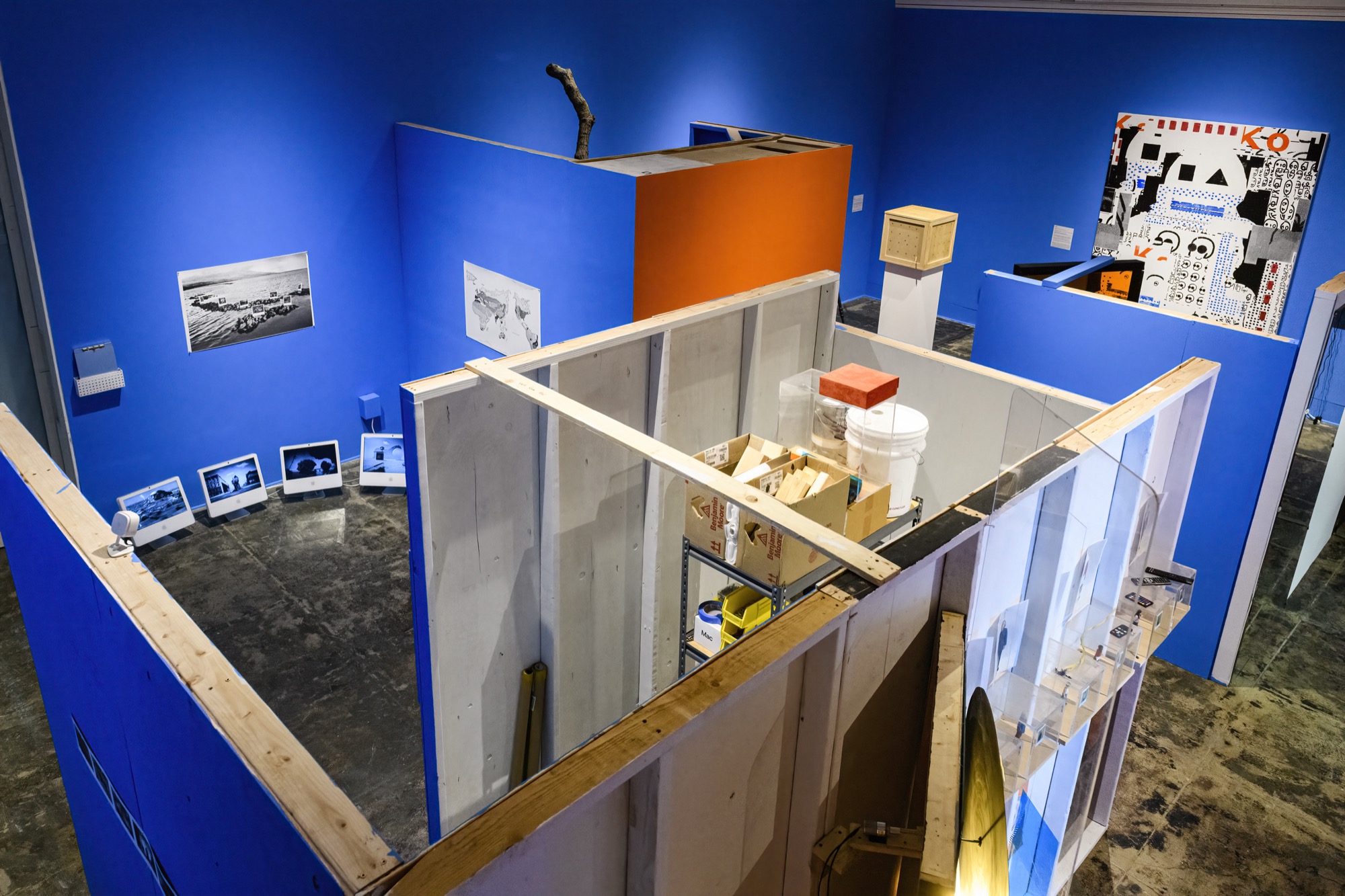 Extra/phenomenalities installation 20