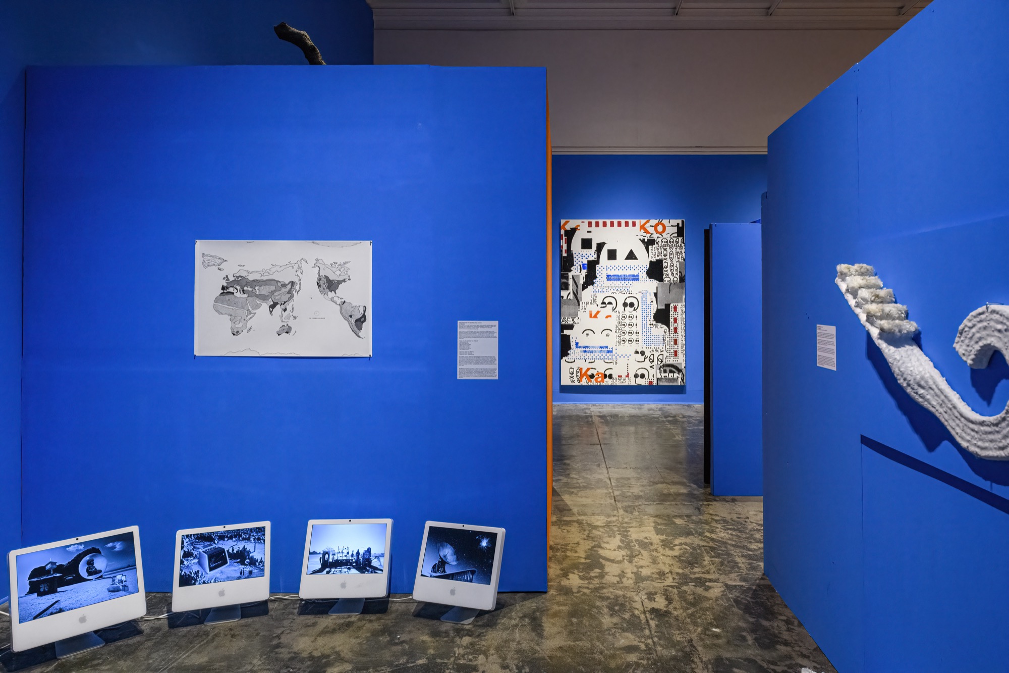 Extra/phenomenalities installation 21